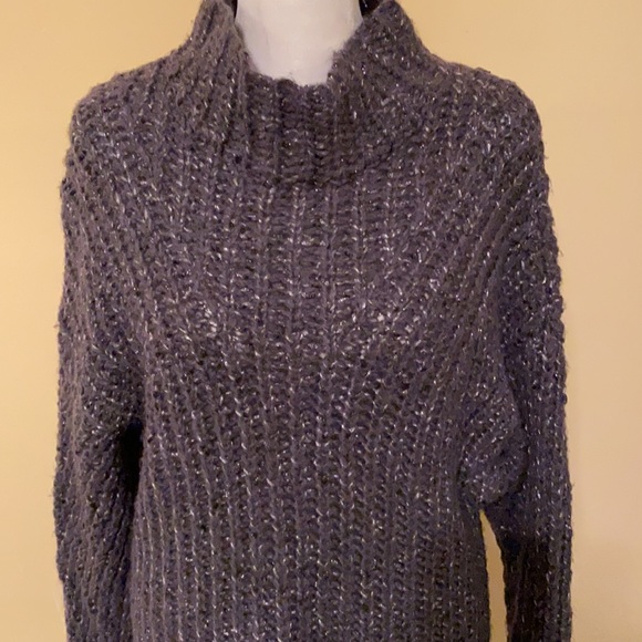 Express sweater - Picture 2 of 13